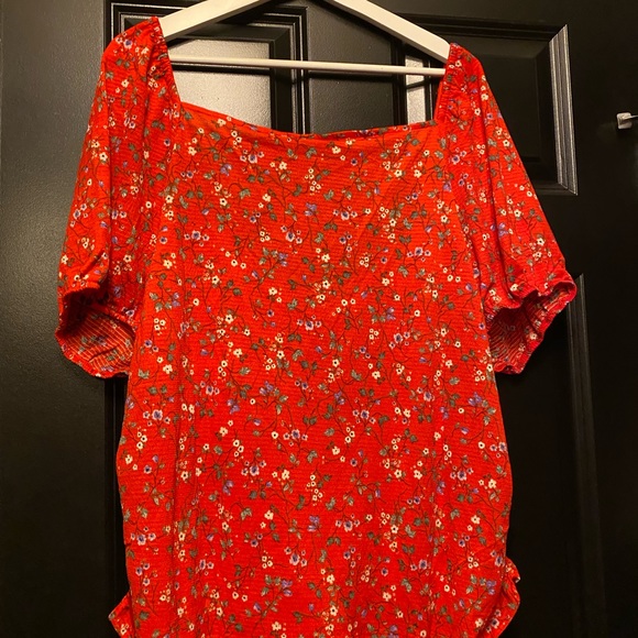 Shirred red floral top with sweetheart neckline NWT size 3X - Picture 6 of 6